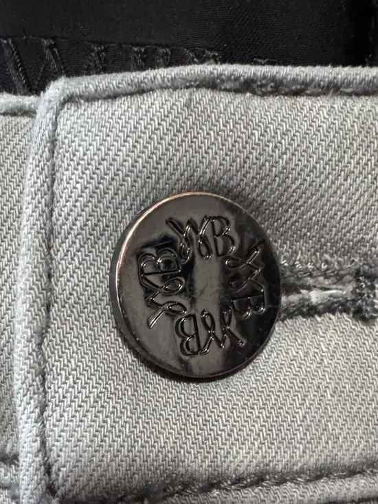 WHBM HIGH-RISE DENİM LEGGING
JEANIE DENIM IN GRAY CHARCOAL WASH - Picture 15 of 16